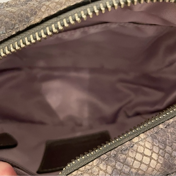 Coach Cambell Me Iridescent
Gray Leather Python F24849
Crossbody - Picture 13 of 16